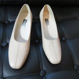 New Munro American Ivory Color Leather 8.5 M Women